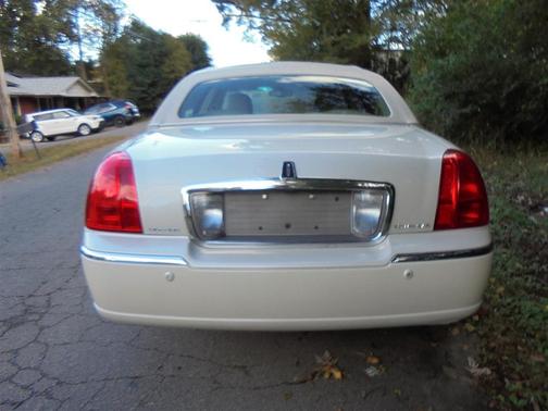 2005 Lincoln Town Car Signature