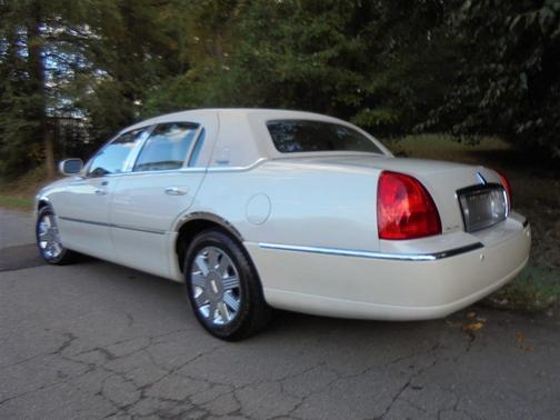 2005 Lincoln Town Car Signature