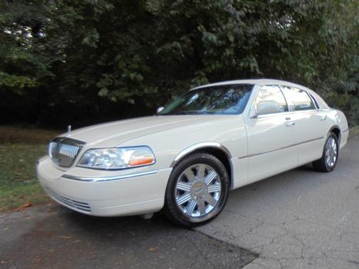 2005 Lincoln Town Car Signature
