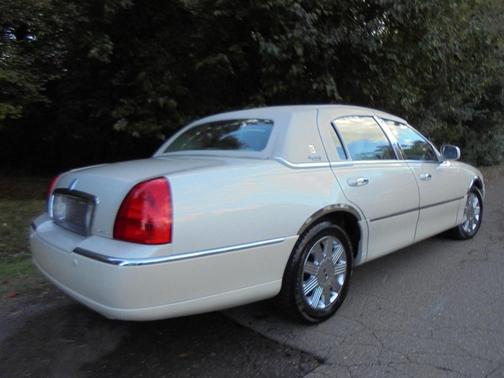 2005 Lincoln Town Car Signature
