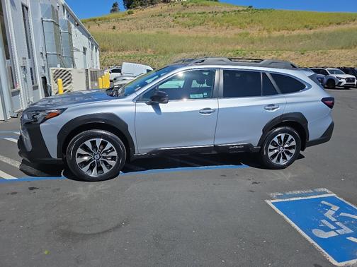 Ice Silver Metallic 2023 Subaru Outback Limited XT