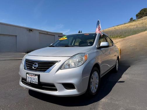 Brilliant Silver 2014 Nissan Versa 1.6 SV