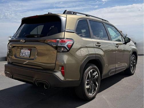 Autumn Green Metallic 2025 Subaru Forester Limited