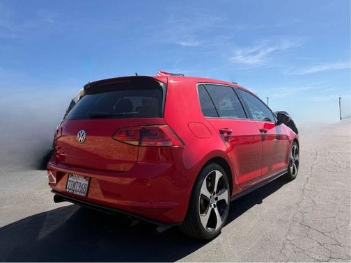 Tornado Red 2016 Volkswagen Golf GTI 2.0T SE w/Performance Package 4-Door