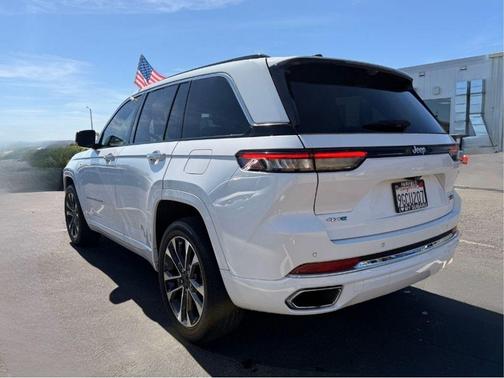 Bright White Clearcoat 2022 Jeep Grand Cherokee 4xe Overland