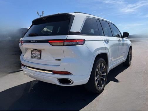 Bright White Clearcoat 2022 Jeep Grand Cherokee 4xe Overland