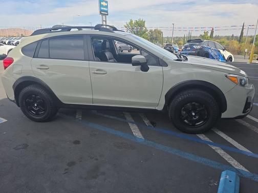 Desert Khaki 2017 Subaru Crosstrek 2.0i Limited