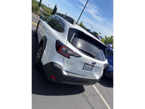 Crystal White Pearl 2025 Subaru Outback Premium
