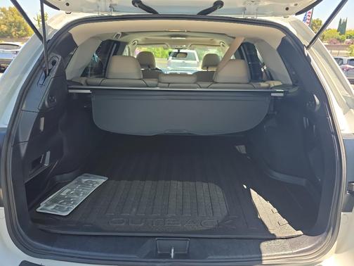 White 2019 Subaru Outback 2.5i Limited
