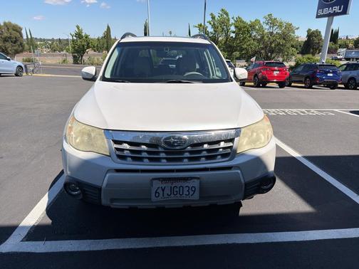 Satin White Pearl 2013 Subaru Forester 2.5X Limited