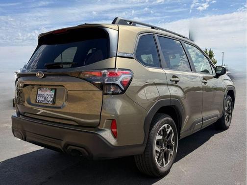 Autumn Green Metallic 2025 Subaru Forester Premium