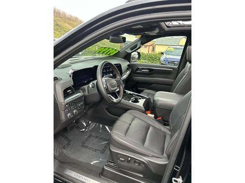 2025 Chevrolet Suburban RST