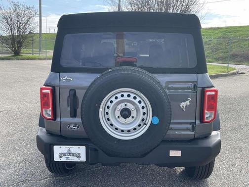 Carbonized Gray Metallic 2026 Ford Bronco Base
