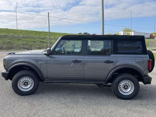 Carbonized Gray Metallic 2026 Ford Bronco Base