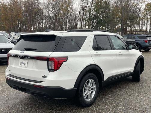 Star White 2026 Ford Explorer Active