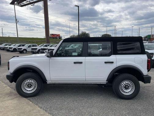 Oxford White 2026 Ford Bronco Base