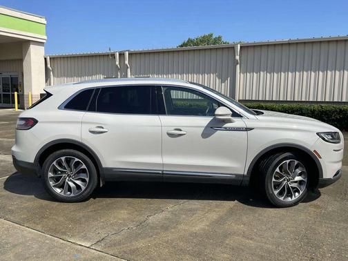 Pearl Metallic 2022 Lincoln Nautilus Reserve