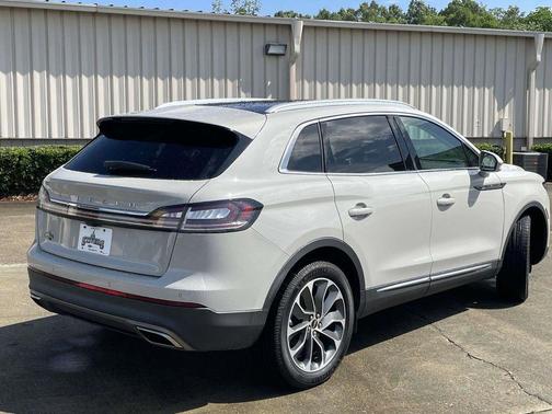 Pearl Metallic 2022 Lincoln Nautilus Reserve
