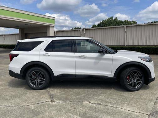 Star White 2026 Ford Explorer ST