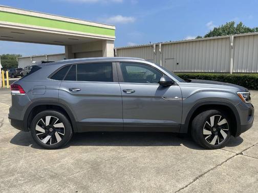 Platinum Gray Metallic 2024 Volkswagen Atlas Cross Sport 2.0T SE w/Technology