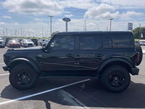 Shadow Black 2024 Ford Bronco Wildtrak