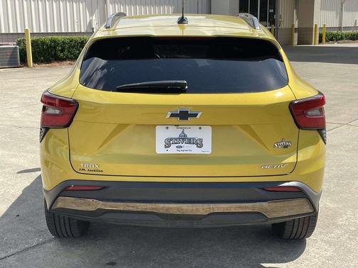 Nitro Yellow 2024 Chevrolet Trax ACTIV