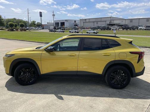 Nitro Yellow 2024 Chevrolet Trax ACTIV