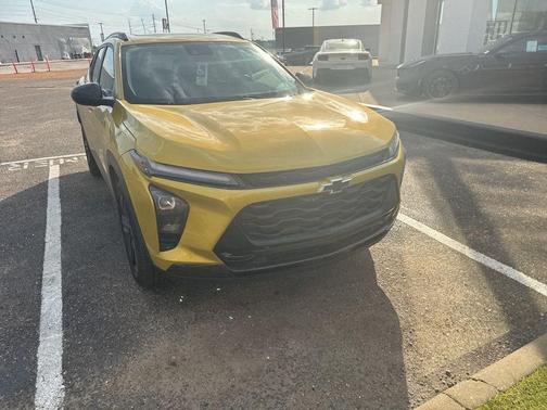 Nitro Yellow 2024 Chevrolet Trax ACTIV