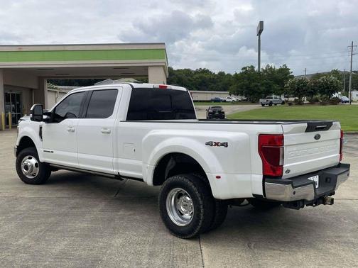 White Metallic 2022 Ford F-350 Lariat Super Duty