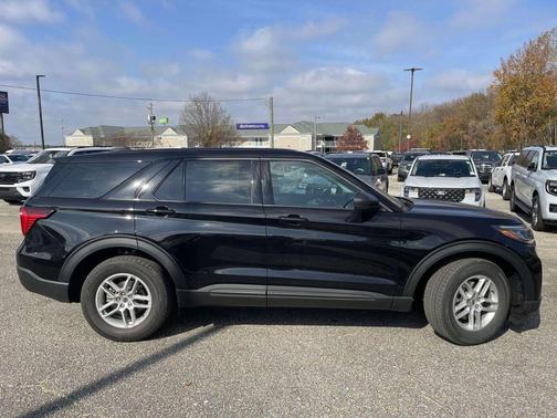 Agate Black Metallic 2026 Ford Explorer Active