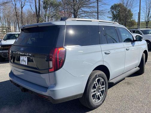 Glacier Gray Metallic 2026 Ford Expedition Active