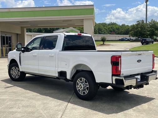 Oxford White 2026 Ford F-350 Lariat Super Duty