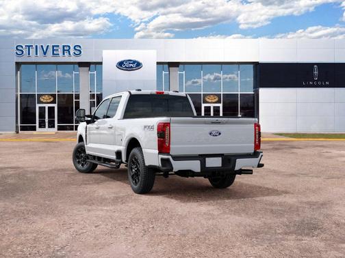 Oxford White 2027 Ford F-250 Lariat