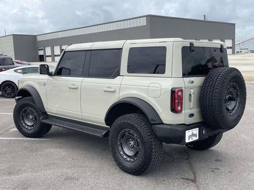 Desert Sand 2025 Ford Bronco Outer Banks