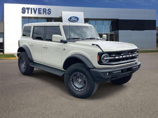 Desert Sand 2025 Ford Bronco Outer Banks