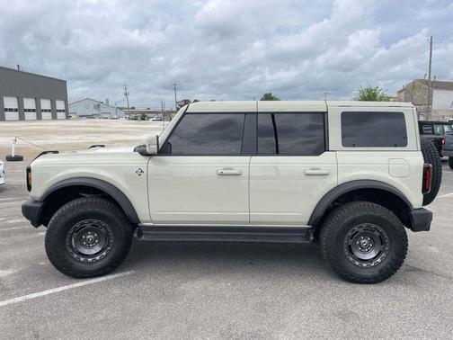 Desert Sand 2025 Ford Bronco Outer Banks