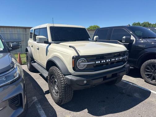 Desert Sand 2025 Ford Bronco Outer Banks