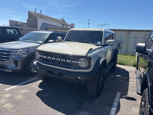Desert Sand 2025 Ford Bronco Outer Banks