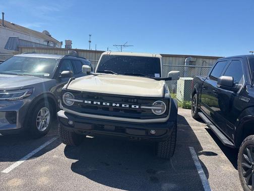 Desert Sand 2025 Ford Bronco Outer Banks