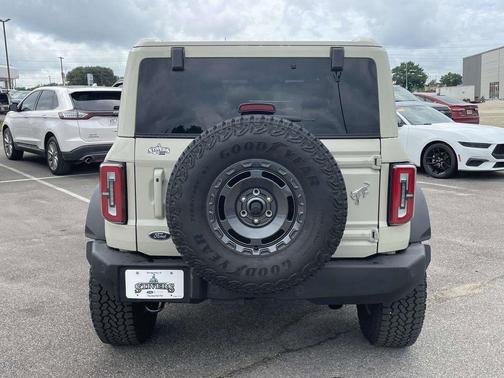 Desert Sand 2025 Ford Bronco Outer Banks