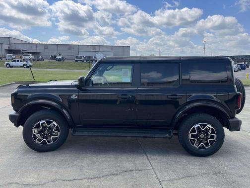 Shadow Black 2026 Ford Bronco Outer Banks