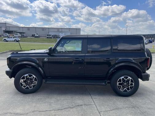 Shadow Black 2026 Ford Bronco Outer Banks