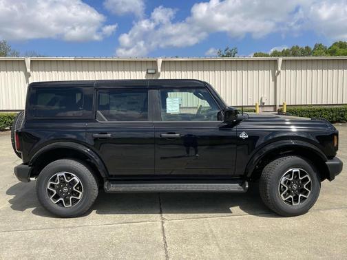 Shadow Black 2026 Ford Bronco Outer Banks