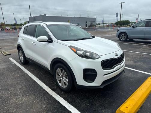 Clear White 2019 Kia Sportage LX