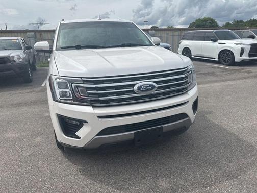 White Platinum Clearcoat Metallic 2019 Ford Expedition XLT