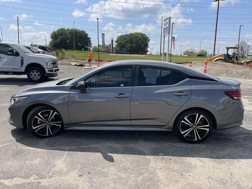 Gun Metallic 2022 Nissan Sentra SR