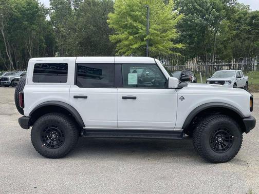 White 2026 Ford Bronco Outer Banks