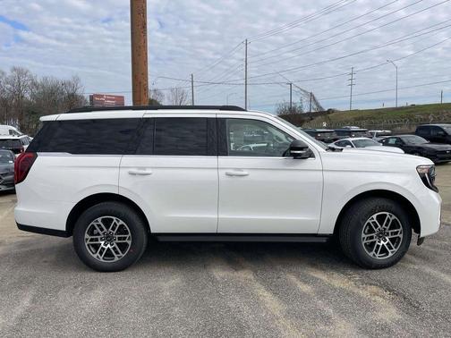 Star White 2026 Ford Expedition Active