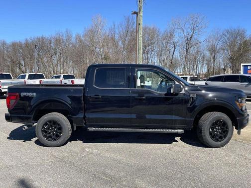Agate Black Metallic 2026 Ford F-150 XLT