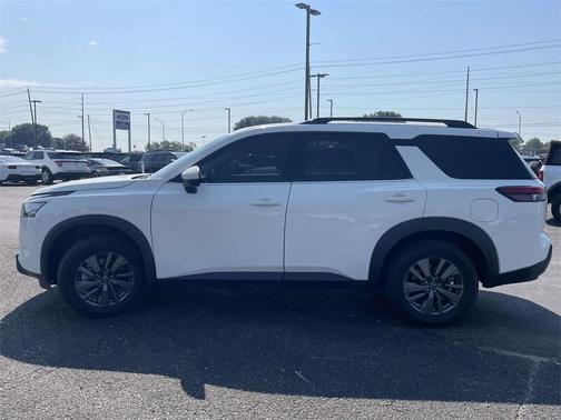 2023 Nissan Pathfinder SV